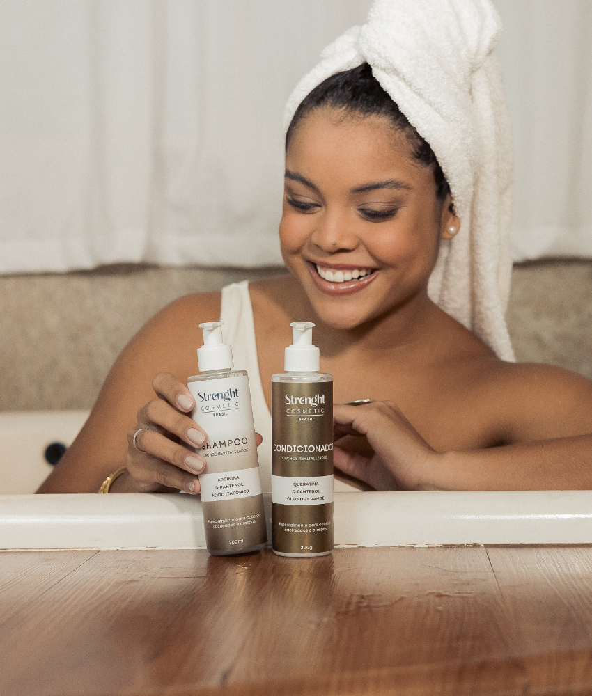 Kit Shampoo e Condicionador Cachos revitalizados Strength Cosmetic